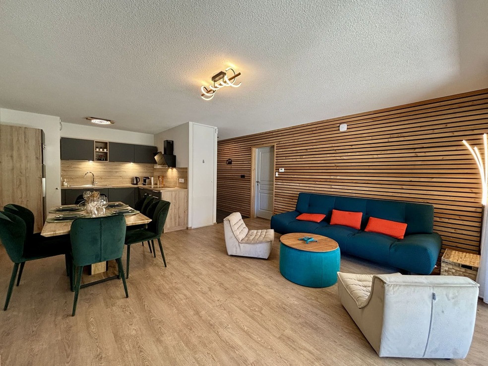 THE VIEW 13 Apartment, Sleeps 6, Downtown Châtel, Living Room, Mountain Vacation