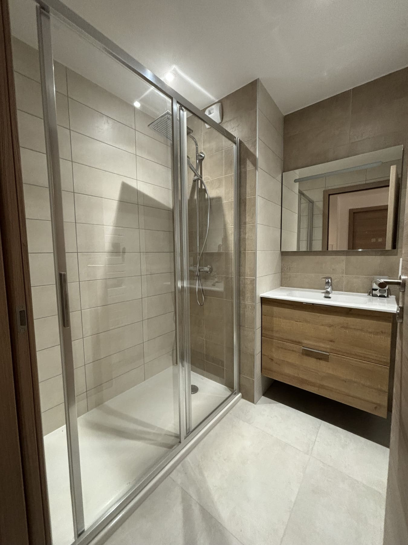 Résidence Thélème, Appartement 402, Shower, Châtel