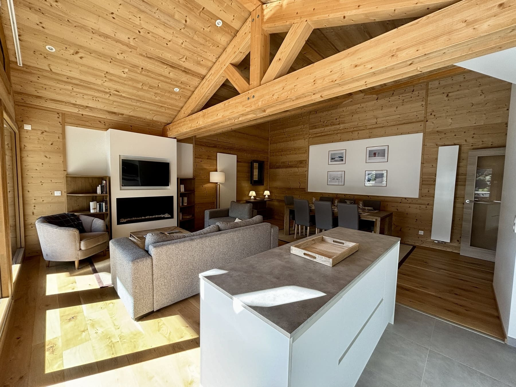 Résidence Thélème, Appartement 402, Living room, Petit Châtel