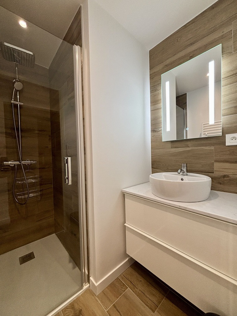 Résidence Yéti 3, Apartment 29, Petit Châtel, shower room, Les Portes du Soleil Châtel