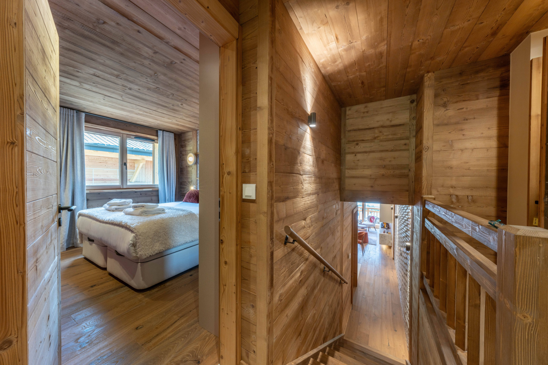Etoile du Linga Châtel Residence, Apartment 22A, Staircase and Double Bedroom, Châtel Reservation (ALT)