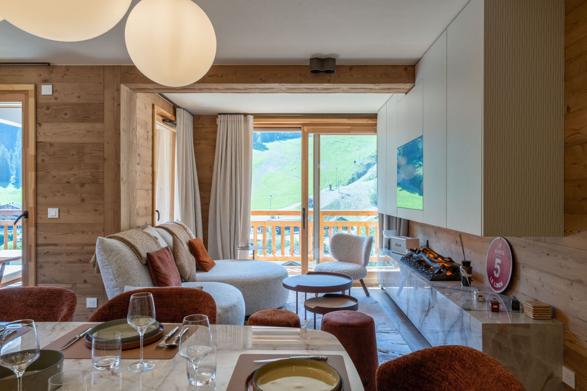 Etoile du Linga Châtel Residence, Apartment 22A, Living Room, Châtel Reservation (ALT)