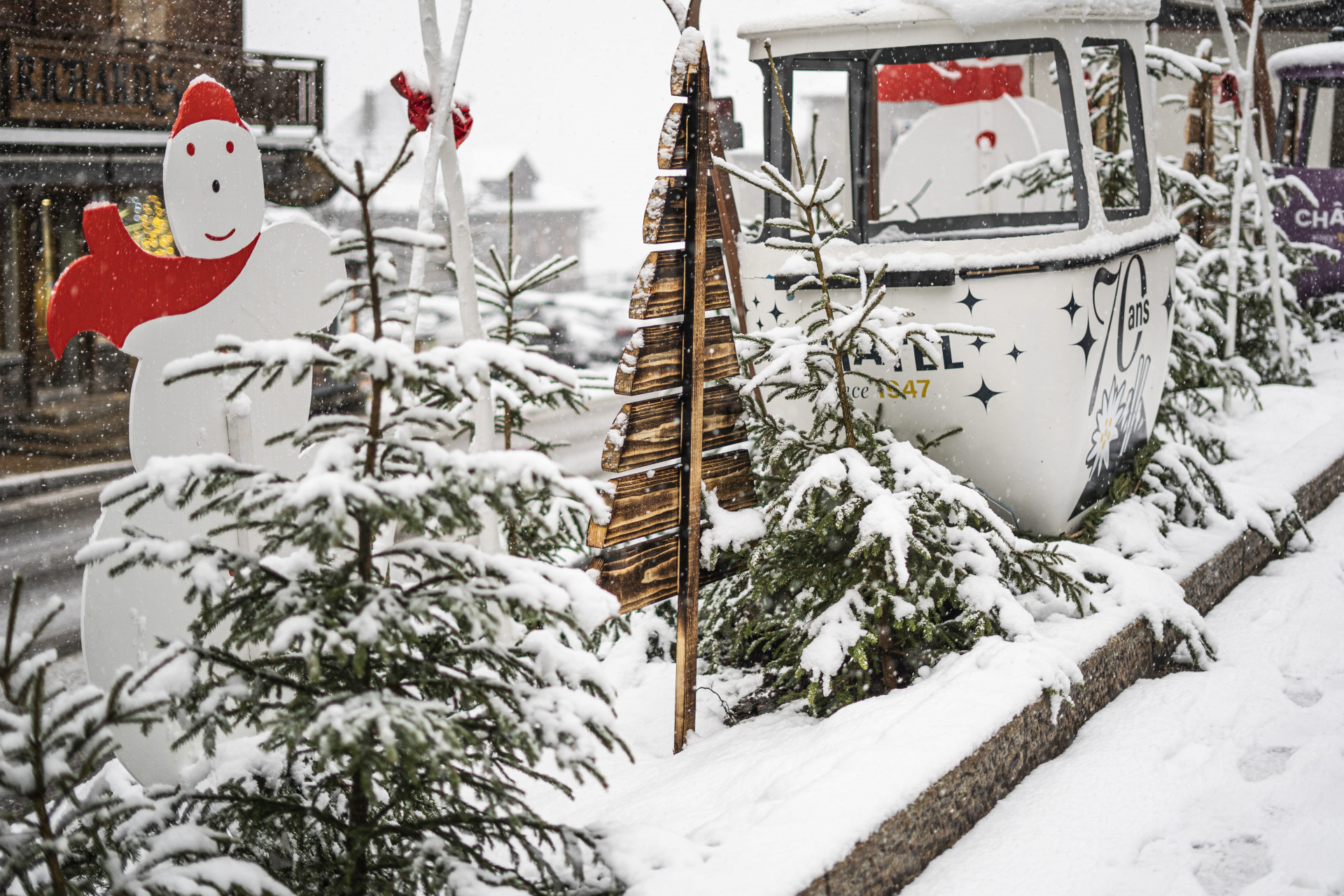 Village de Châtel sous la neige pendant les fêtes 