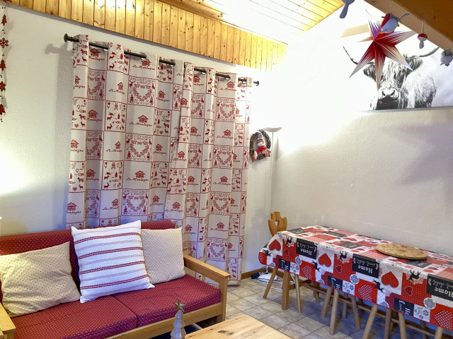 A_livingspacetable