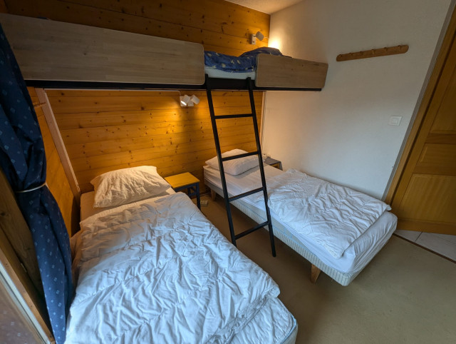 ChatelSdV4-Bedroom1-2