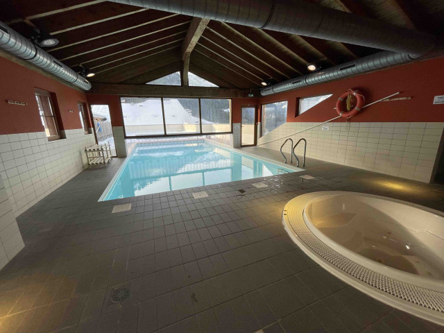 Piscinevuelargeinterieur