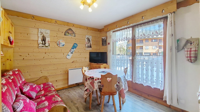 Salon Christina 8 - Linga