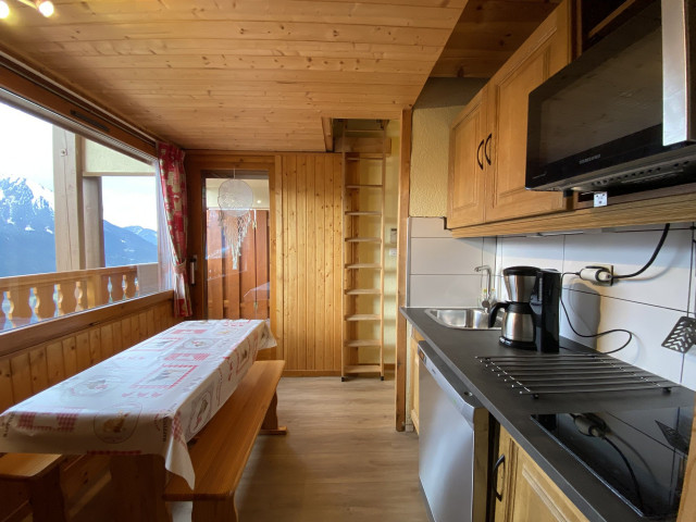 _lv_images__lot_0000000074_02_8503863