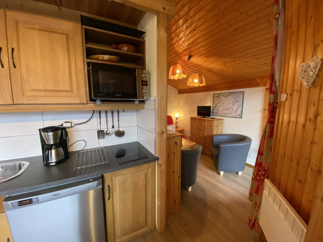 _lv_images__lot_0000000074_04_8314001