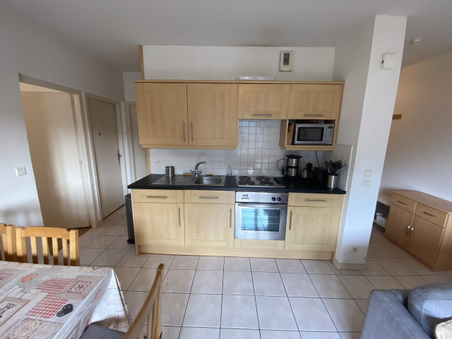 _lv_images__lot_0000000076_03_8207393