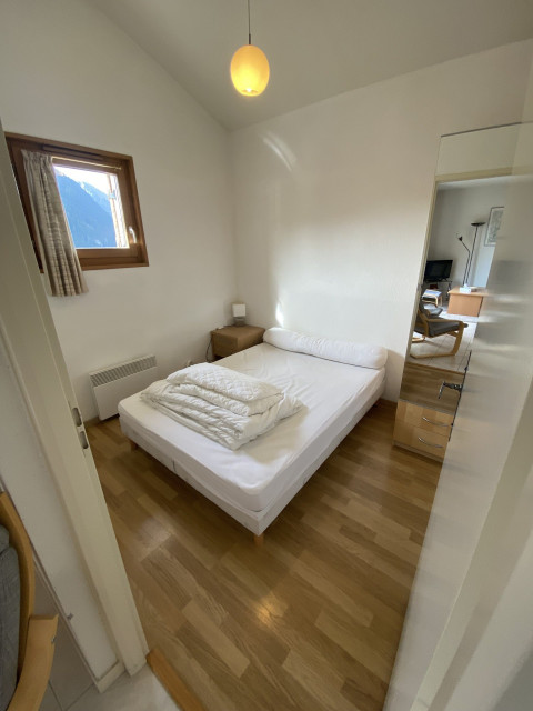 _lv_images__lot_0000000076_04_8258181