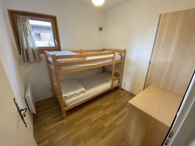 _lv_images__lot_0000000076_06_8503748