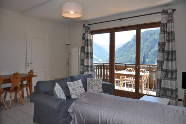 _lv_images__lot_0000000077_02_8503643