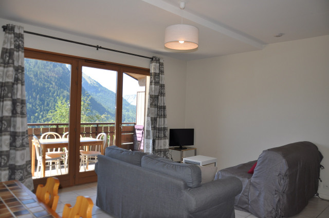 _lv_images__lot_0000000077_04_8458743