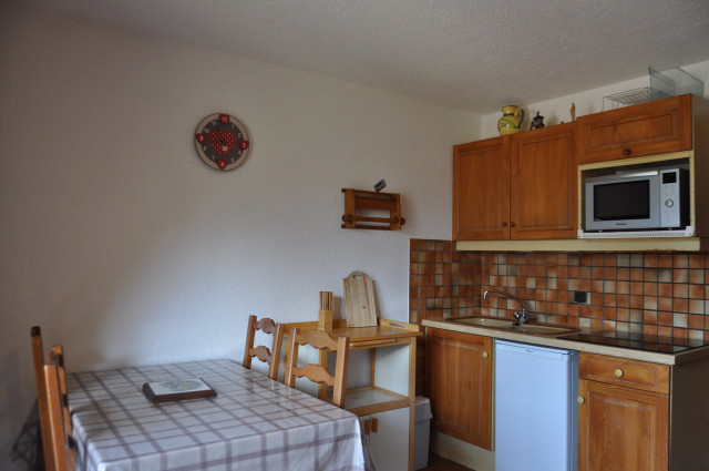 _lv_images__lot_0000000080_04_8367210