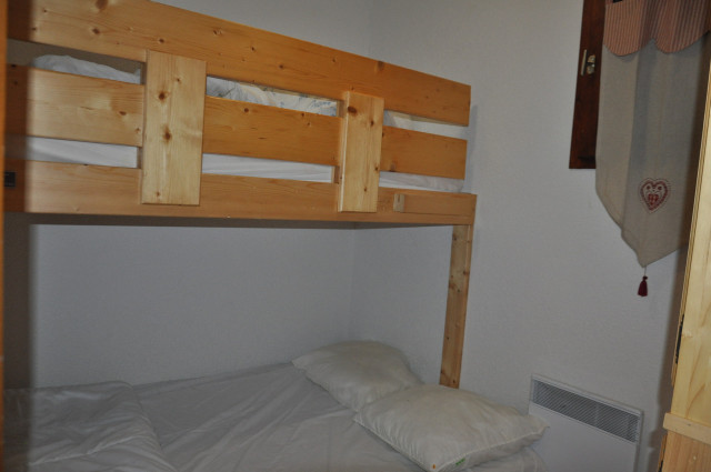 _lv_images__lot_0000000080_06_8241222