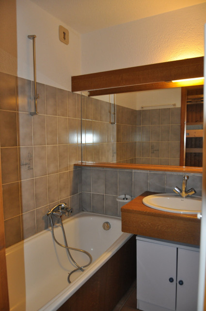 _lv_images__lot_0000000080_08_8307497