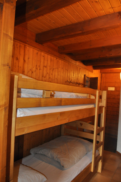 _lv_images__lot_0000000081_06_8458916