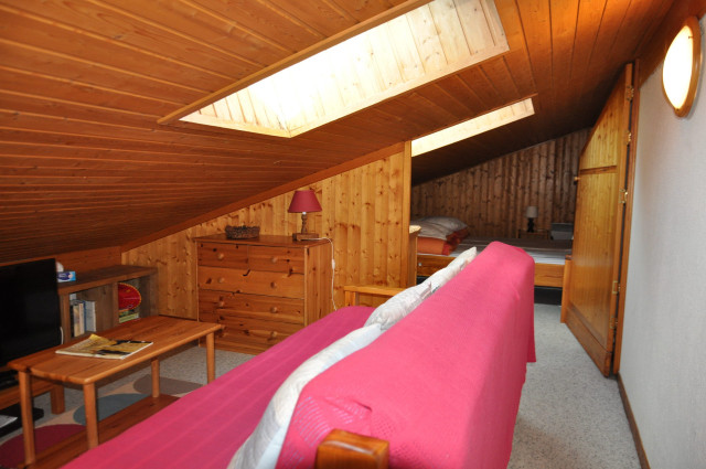 _lv_images__lot_0000000081_11_8503941