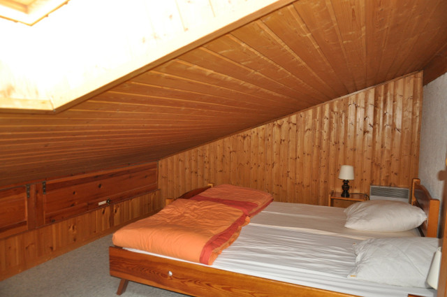 _lv_images__lot_0000000081_12_8514586