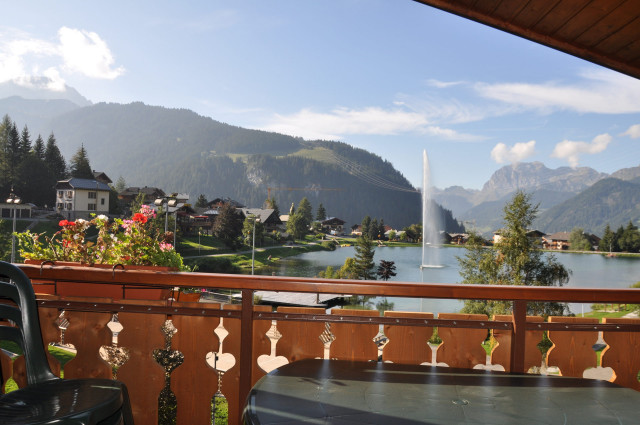 _lv_images__lot_0000000082_03_8458808