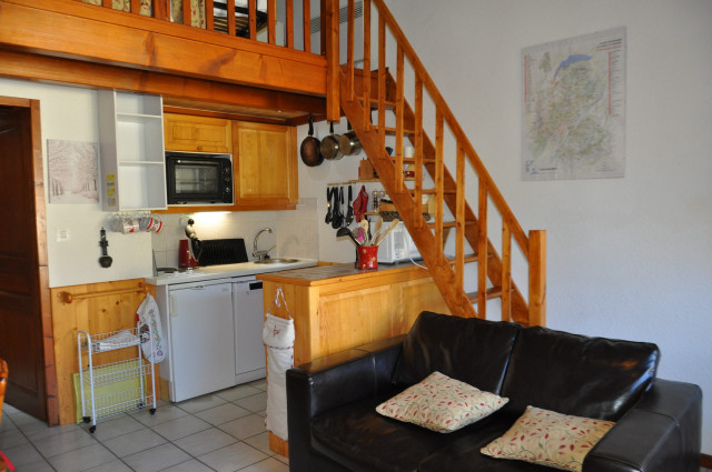 _lv_images__lot_0000000084_02_8281532