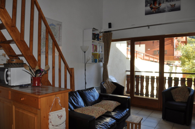 _lv_images__lot_0000000084_03_8537594