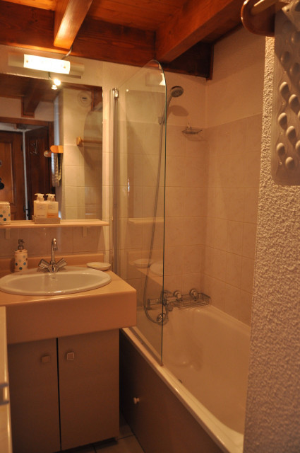 _lv_images__lot_0000000084_09_8309263