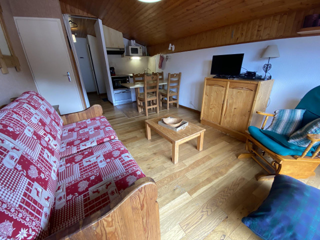 _lv_images__lot_0000000085_03_8301317