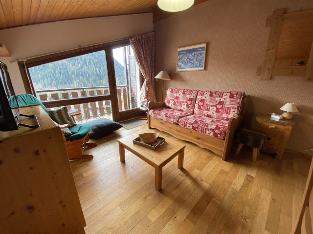 _lv_images__lot_0000000085_05_8459073