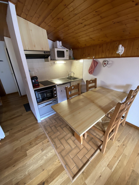 _lv_images__lot_0000000085_08_8341831