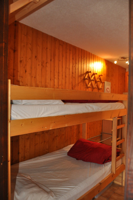 _lv_images__lot_0000000086_08_8343861