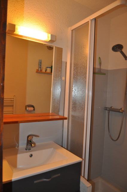 _lv_images__lot_0000000086_09_8459306