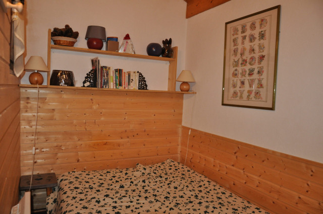 _lv_images__lot_0000000087_04_8514264