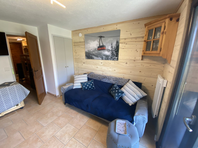 _lv_images__lot_0000000088_05_8358709