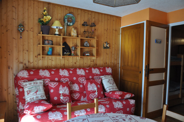 _lv_images__lot_0000000089_02_8515049