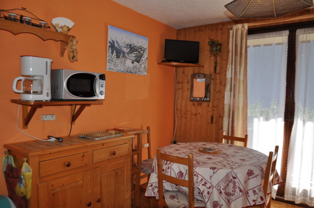 _lv_images__lot_0000000089_03_8260959