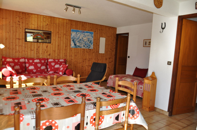 _lv_images__lot_0000000090_03_8593244