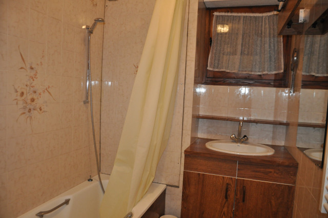 _lv_images__lot_0000000090_07_8503482