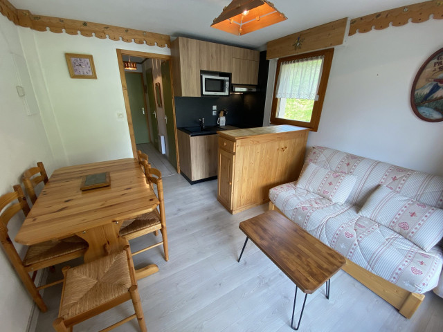 _lv_images__lot_0000000092_03_8220223