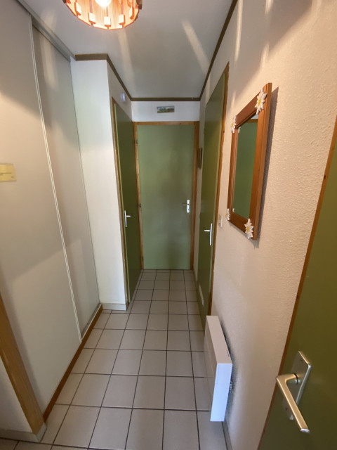 _lv_images__lot_0000000092_09_8213807