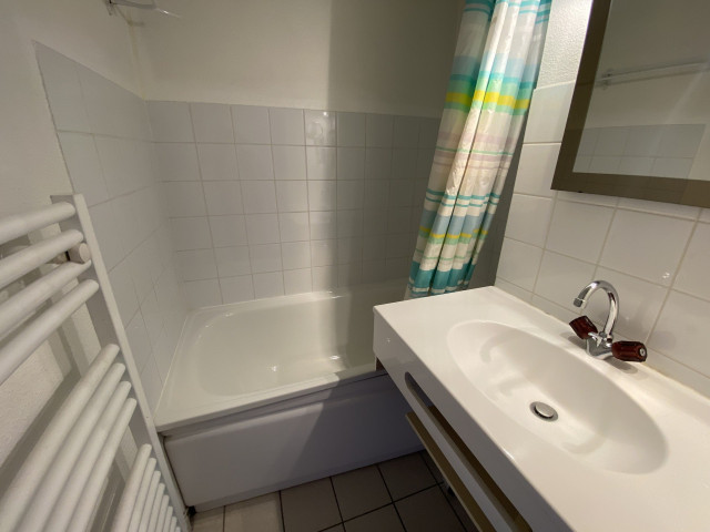 _lv_images__lot_0000000092_10_8458967