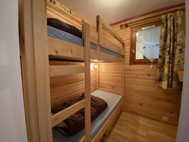 _lv_images__lot_0000000092_12_8216035