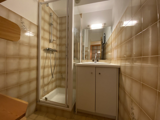 _lv_images__lot_0000000093_08_8324903