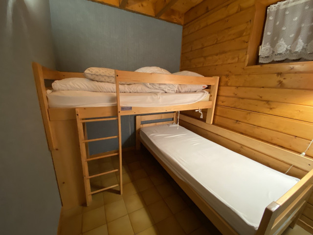 _lv_images__lot_0000000094_07_8205305