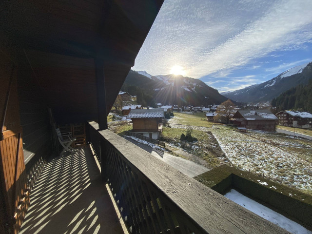 _lv_images__lot_0000000094_10_8240933