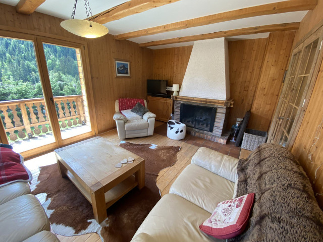 _lv_images__lot_0000000095_02_8490568