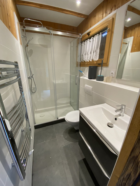 _lv_images__lot_0000000095_06_8531063