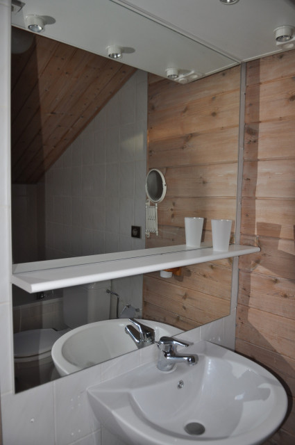 _lv_images__lot_0000000096_10_8341147