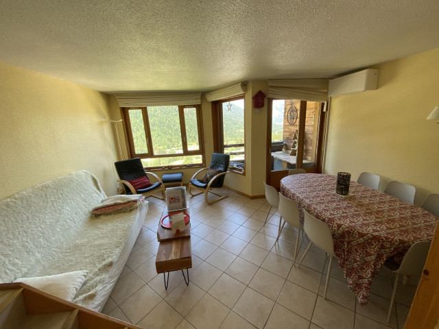 _lv_images__lot_0000000097_01_8298461